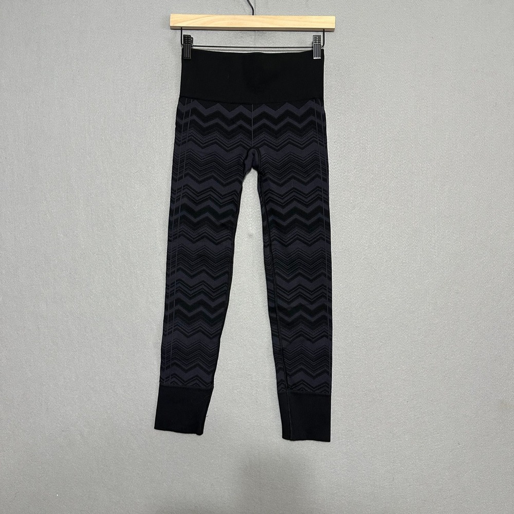 Lululemon Ebb to Street Tight Black Purple Chevron Seamless Leggings Yoga Pants‎